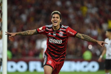 Rio de Janeiro, Brezilya, 14 Ağustos 2022. Futbolcu Pedro do flamengo takımı, Maracan Stadyumu 'ndaki Flamengo Athletico-PR maçında golünü kutluyor..