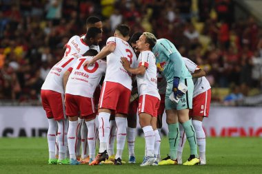 Rio de Janeiro, Brezilya, 1 Ekim 2022. Bragantino takımının futbolcuları, Brezilya 'nın Maracan Stadyumu' nda oynanan Flamengo x Bragantino maçında golünü kutluyorlar..