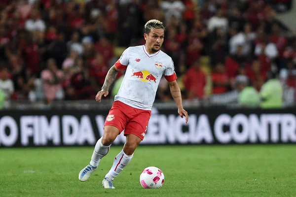 Rio de Janeiro, Brezilya, 1 Ekim 2022. Bragantino takımından futbolcu Artur Victor, Flamengo x Bragantino maçı sırasında, Maracan Stadyumu 'ndaki Brezilya şampiyonası için.