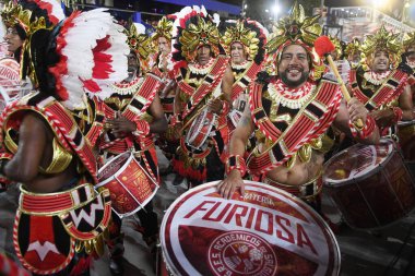Rio de Janeiro, Brezilya, 22 Nisan 2022. Rio de Janeiro 'daki karnaval sırasında, Rio' daki Sambadrome 'da, Salgueiro Samba okulunun geçit töreni..