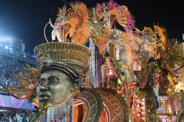 Rio de Janeiro, Brezilya, 23 Nisan 2022. Rio de Janeiro karnavalı sırasında, Samba okulu Beija Flor de Nilopolis 'in geçit töreni.