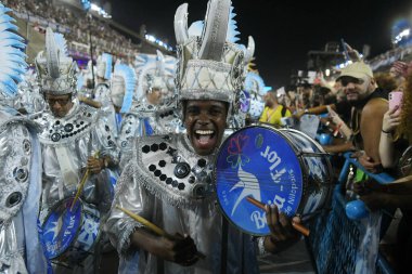 Rio de Janeiro, Brezilya, 23 Nisan 2022. Rio de Janeiro karnavalı sırasında, Samba okulu Beija Flor de Nilopolis 'in geçit töreni.
