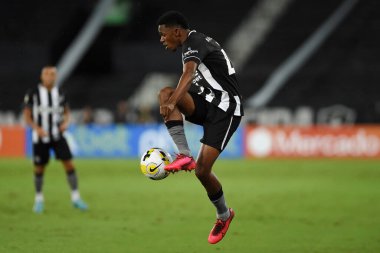 Rio de Janeiro, Brezilya, 17 Eylül 2022. Botafogo takımından futbolcu Jeffinho, Botafogo x Coritiba maçında Brezilya şampiyonluğu için, Engenhao Stadyumu 'nda.