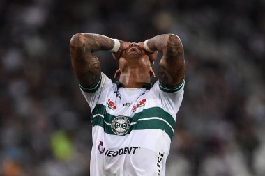 Rio de Janeiro, Brezilya, 17 Eylül 2022. Coritiba takımından futbolcu Alef Manga, Botafogo x Coritiba maçında Brezilya şampiyonası için Engenho Stadyumu 'nda.