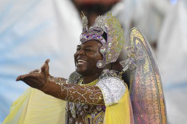 Rio de Janeiro, Brezilya, 23 Nisan 2022. Rio de Janeiro karnavalı sırasında Samba okulu Sao Clemente 'nin geçit töreni..