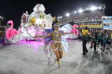 Rio de Janeiro, Brezilya, 23 Nisan 2022. Rio de Janeiro karnavalı sırasında Samba okulu Sao Clemente 'nin geçit töreni..