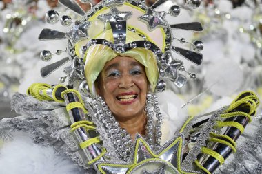 Rio de Janeiro, Brezilya, 23 Nisan 2022. Rio de Janeiro karnavalı sırasında Samba okulu Sao Clemente 'nin geçit töreni..