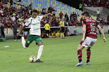 Rio de Janeiro, Brezilya, 15 Haziran 2022. Futbol oyuncusu Kevin Cuiab, maç sırasında Brezilya şampiyonası için Flamengo x Cuiab, Maracan Stadyumu 'nda.