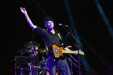 Rio de Janeiro, Brezilya, 4 Mart 2023. Bas gitarist Rodrigo Santos, Call The Police grubunun Rio de Janeiro 'daki Qualistage konserinde.