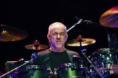 Rio de Janeiro, Brezilya, 4 Mart 2023. Davulcu Joao Barone, Call The Police grubunun Rio de Janeiro 'daki Qualistage konserinde.