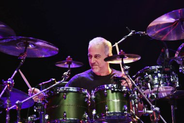 Rio de Janeiro, Brezilya, 4 Mart 2023. Davulcu Joao Barone, Call The Police grubunun Rio de Janeiro 'daki Qualistage konserinde.