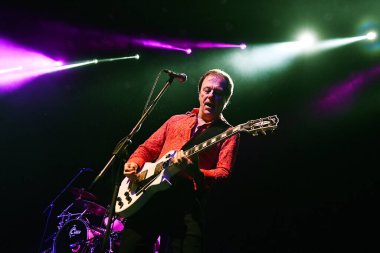 Rio de Janeiro, Brezilya, 14 Nisan 2023. Avustralyalı alternatif rock grubu Hoodoo Gurus, Rio de Janeiro 'daki Qualistage' da bir gösteri sırasında.