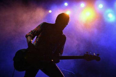 Rio de Janeiro, Brezilya, 14 Nisan 2023. Avustralyalı alternatif rock grubu Hoodoo Gurus, Rio de Janeiro 'daki Qualistage' da bir gösteri sırasında.