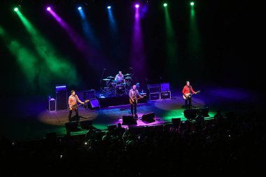 Rio de Janeiro, Brezilya, 14 Nisan 2023. Avustralyalı alternatif rock grubu Hoodoo Gurus, Rio de Janeiro 'daki Qualistage' da bir gösteri sırasında.