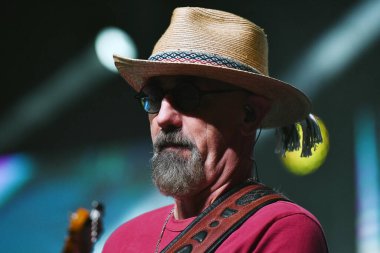 Rio de Janeiro, 6 Mayıs 2023. Gitarist Jack Sonni, Qualistage, Rio de Janeiro 'daki Dire Straits grubunun turnuva gösterisi sırasında....