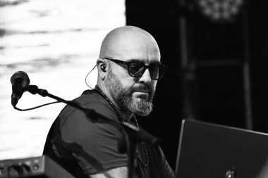 Rio de Janeiro, 6 Mayıs 2023. Piyanist Primiano Di Biase, Qualistage, Rio de Janeiro 'daki Dire Straits grubunun turnuva gösterisi sırasında.