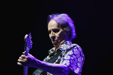 Rio de Janeiro, Brezilya, 29 Temmuz 2023. Şarkıcı ve besteci Beto Guedes, Rio de Janeiro 'daki Qualistage' da bir gösteri sırasında.