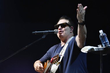 Rio de Janeiro, Brezilya, 14 Kasım 2023. Şarkıcılar Bruno ve Marrone. Şarkıcı Marrone, Rio de Janeiro 'daki Espao Hall' da bir konser sırasında.