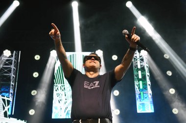 Rio de Janeiro, Brezilya, 14 Kasım 2023. Şarkıcılar Bruno ve Marrone. Şarkıcı Marrone, Rio de Janeiro 'daki Espao Hall' da bir konser sırasında.