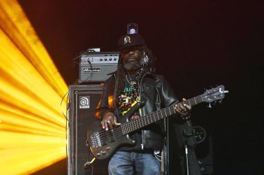 Rio de Janeiro, Brezilya, 17 Kasım 2023. Basçı Owen Reid, Rio de Janeiro 'daki Qualistage' da bir gösteri sırasında The Wailers grubundan..