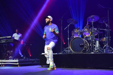 Rio de Janeiro, Brezilya, 17 Kasım 2023. Vokalist Michell Brunings, The Wailers grubundan, Rio de Janeiro şehrindeki Qualistage 'da bir konser sırasında.