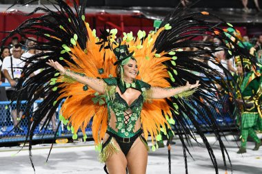 Rio de Janeiro, Brezilya, 26 Şubat 2023. Rio de Janeiro 'daki karnavalda Samba okullarının geçit töreni