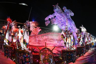 Rio de Janeiro, Brezilya, 26 Şubat 2023. Rio de Janeiro 'daki karnavalda Samba okullarının geçit töreni