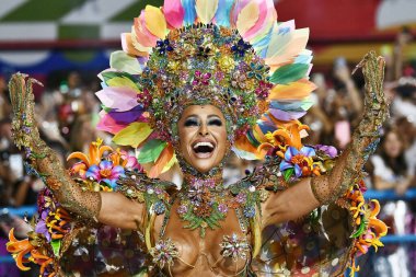 Rio de Janeiro, Brezilya, 26 Şubat 2023. Rio de Janeiro 'daki karnavalda Samba okullarının geçit töreni