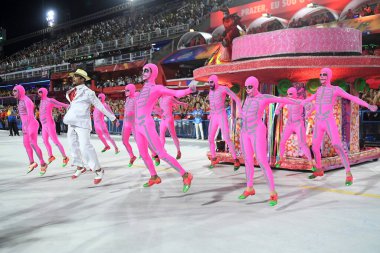 Rio de Janeiro, Brezilya, 19 Şubat 2023. Rio de Janeiro 'daki karnaval sırasında, Altın serisi samba okullarının geçit töreni.