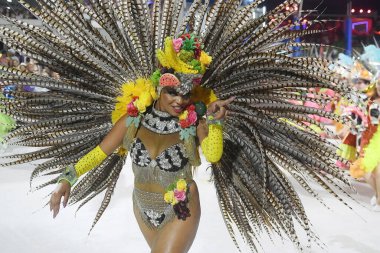 Rio de Janeiro, Brezilya, 19 Şubat 2023. Rio de Janeiro 'daki karnaval sırasında, Altın serisi samba okullarının geçit töreni.