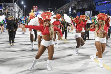 Rio de Janeiro, Brezilya, 19 Şubat 2023. Rio de Janeiro 'daki karnaval sırasında, Altın serisi samba okullarının geçit töreni.