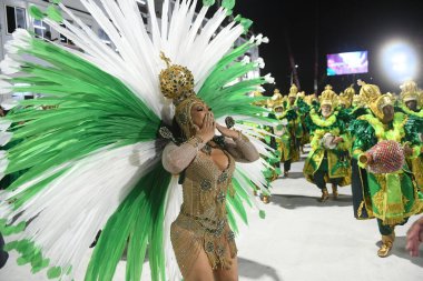 Rio de Janeiro, Brezilya, 19 Şubat 2023. Rio de Janeiro 'daki karnaval sırasında, özel grubun samba okullarının geçit töreni..