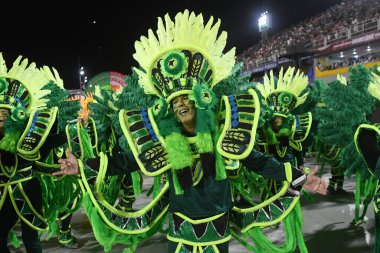 Rio de Janeiro, Brezilya, 19 Şubat 2023. Rio de Janeiro 'daki karnaval sırasında, özel grubun samba okullarının geçit töreni..