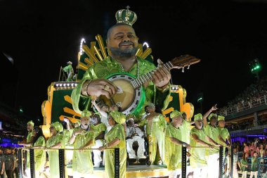 Rio de Janeiro, Brezilya, 19 Şubat 2023. Rio de Janeiro 'daki karnaval sırasında, özel grubun samba okullarının geçit töreni..