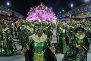 Rio de Janeiro, Brezilya, 19 Şubat 2023. Rio de Janeiro 'daki karnaval sırasında, özel grubun samba okullarının geçit töreni..