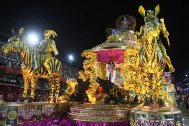 Rio de Janeiro, Brezilya, 19 Şubat 2023. Rio de Janeiro 'daki karnaval sırasında, özel grubun samba okullarının geçit töreni..