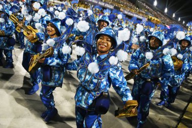 Rio de Janeiro, Brezilya, 19 Şubat 2023. Rio de Janeiro 'daki karnaval sırasında, özel grubun samba okullarının geçit töreni..