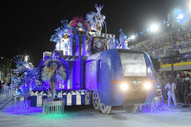 Rio de Janeiro, Brezilya, 22 Nisan 2022. Altın serisi samba okullarının geçit törenleri, Rio de Janeiro 'daki karnaval sırasında.