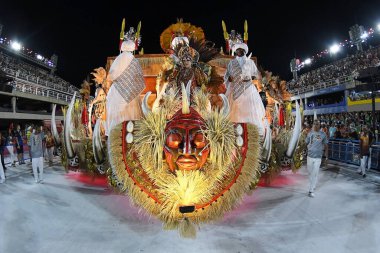 Rio de Janeiro, Brezilya, 22 Nisan 2022. Altın serisi samba okullarının geçit törenleri, Rio de Janeiro 'daki karnaval sırasında.