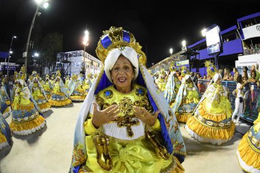 Rio de Janeiro, Brezilya, 22 Nisan 2022. Altın serisi samba okullarının geçit törenleri, Rio de Janeiro 'daki karnaval sırasında.