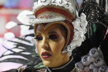 Rio de Janeiro, Brezilya, 22 Nisan 2022. Altın serisi samba okullarının geçit törenleri, Rio de Janeiro 'daki karnaval sırasında.