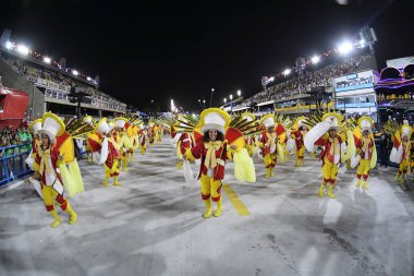 Rio de Janeiro, Brezilya, 22 Nisan 2022. Altın serisi samba okullarının geçit törenleri, Rio de Janeiro 'daki karnaval sırasında.
