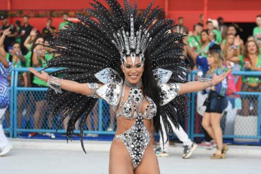 Rio de Janeiro, Brezilya, 22 Nisan 2022. Altın serisi samba okullarının geçit törenleri, Rio de Janeiro 'daki karnaval sırasında.