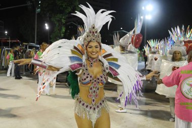 Rio de Janeiro, Brezilya, 22 Nisan 2022. Altın serisi samba okullarının geçit törenleri, Rio de Janeiro 'daki karnaval sırasında.