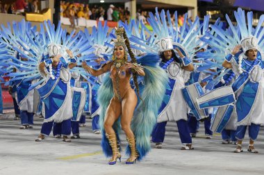 Rio de Janeiro, Brezilya, 22 Nisan 2022. Altın serisi samba okullarının geçit törenleri, Rio de Janeiro 'daki karnaval sırasında.