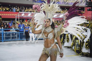 Rio de Janeiro, Brezilya, 22 Nisan 2022. Altın serisi samba okullarının geçit törenleri, Rio de Janeiro 'daki karnaval sırasında.