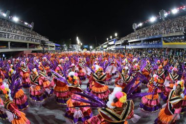 Rio de Janeiro, Brezilya, 22 Nisan 2022. Altın serisi samba okullarının geçit törenleri, Rio de Janeiro 'daki karnaval sırasında.