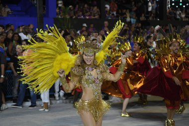 Rio de Janeiro, Brezilya, 22 Nisan 2022. Altın serisi samba okullarının geçit törenleri, Rio de Janeiro 'daki karnaval sırasında.