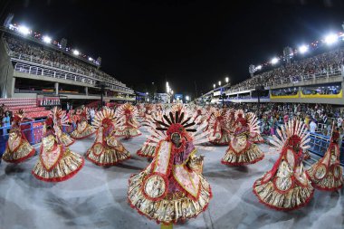 Rio de Janeiro, Brezilya, 22 Nisan 2022. Altın serisi samba okullarının geçit törenleri, Rio de Janeiro 'daki karnaval sırasında.