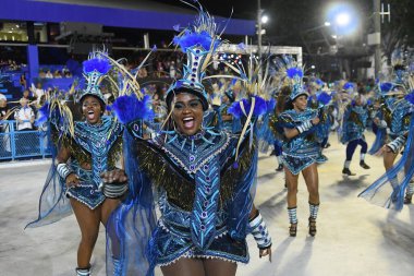 Rio de Janeiro, Brezilya, 22 Nisan 2022. Altın serisi samba okullarının geçit törenleri, Rio de Janeiro 'daki karnaval sırasında.
